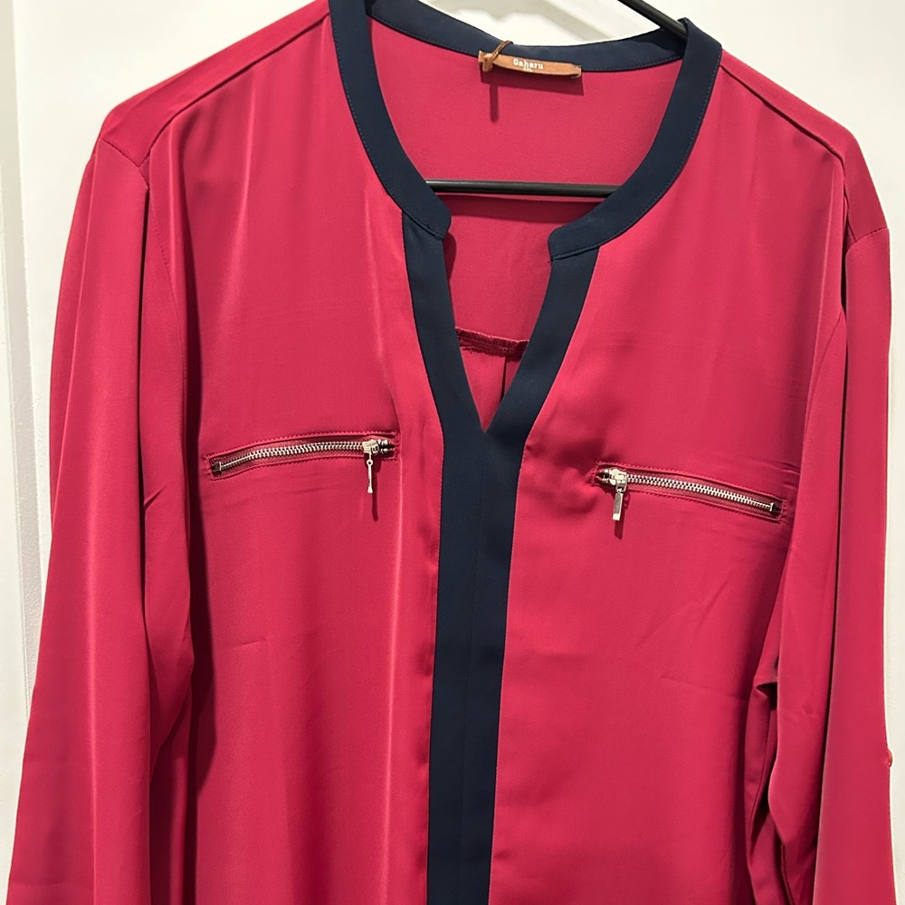 Gaharu (NWT) V-Neck Blouse with 3/4 Sleeve - Picture 2 of 5